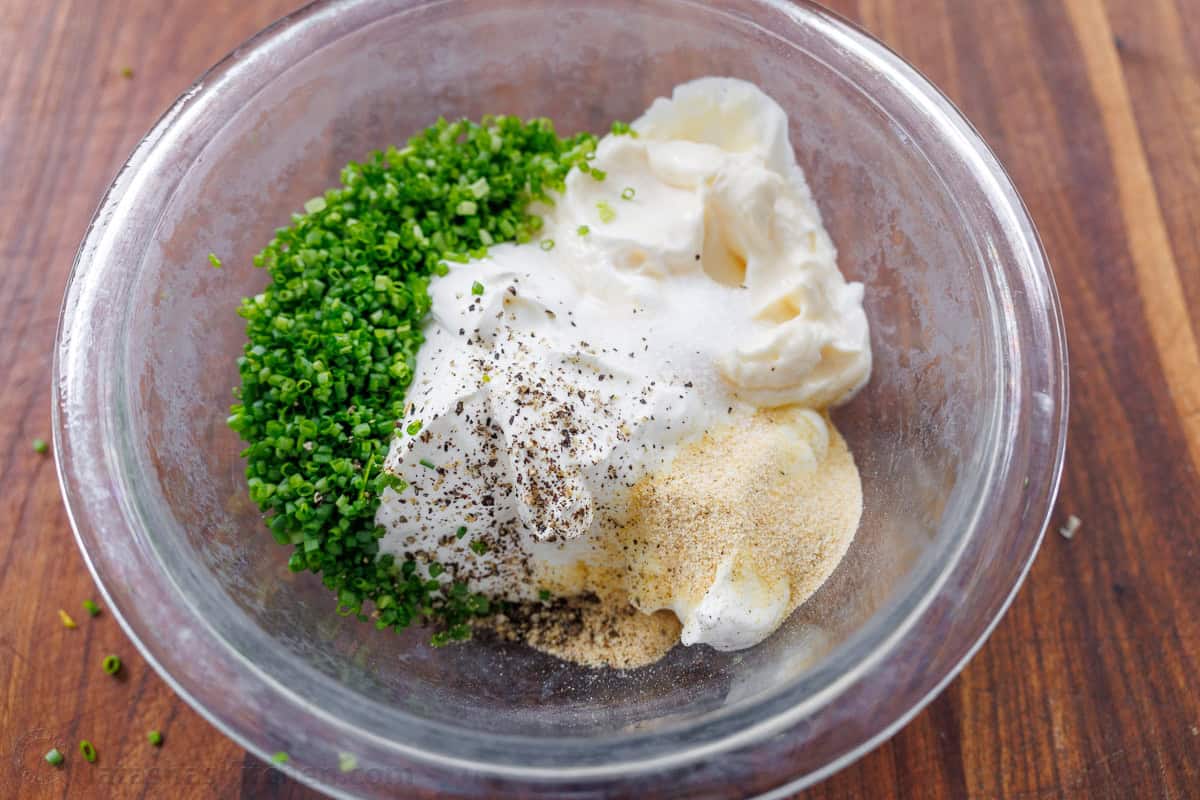 How to make vegetable sauce using sour cream, chives, salt, pepper, mayo, and garlic powder
